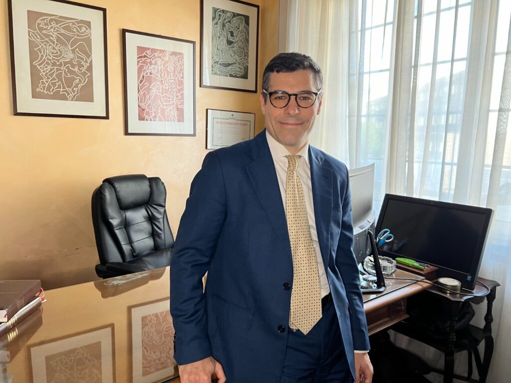 avviso della facoltà di farsi assistere da un difensore roma